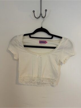 Edikted Cream Lace-Trim Scoop Neck Crop Top